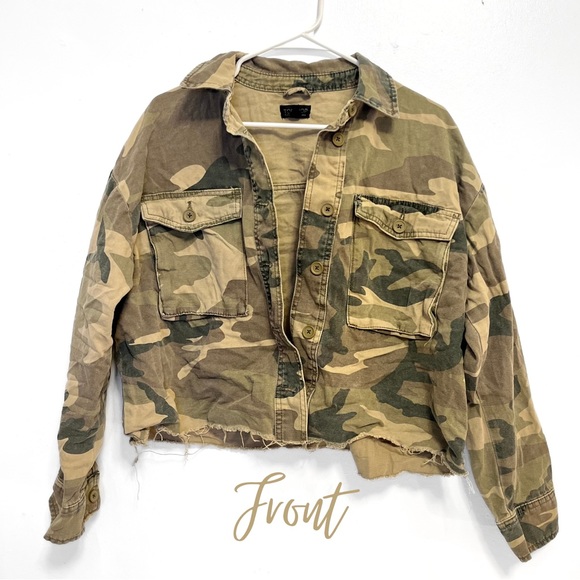 Topshop Benny Camouflage Crop Raw Hem Shirt Jacket Size 4-6 - Picture 2 of 4